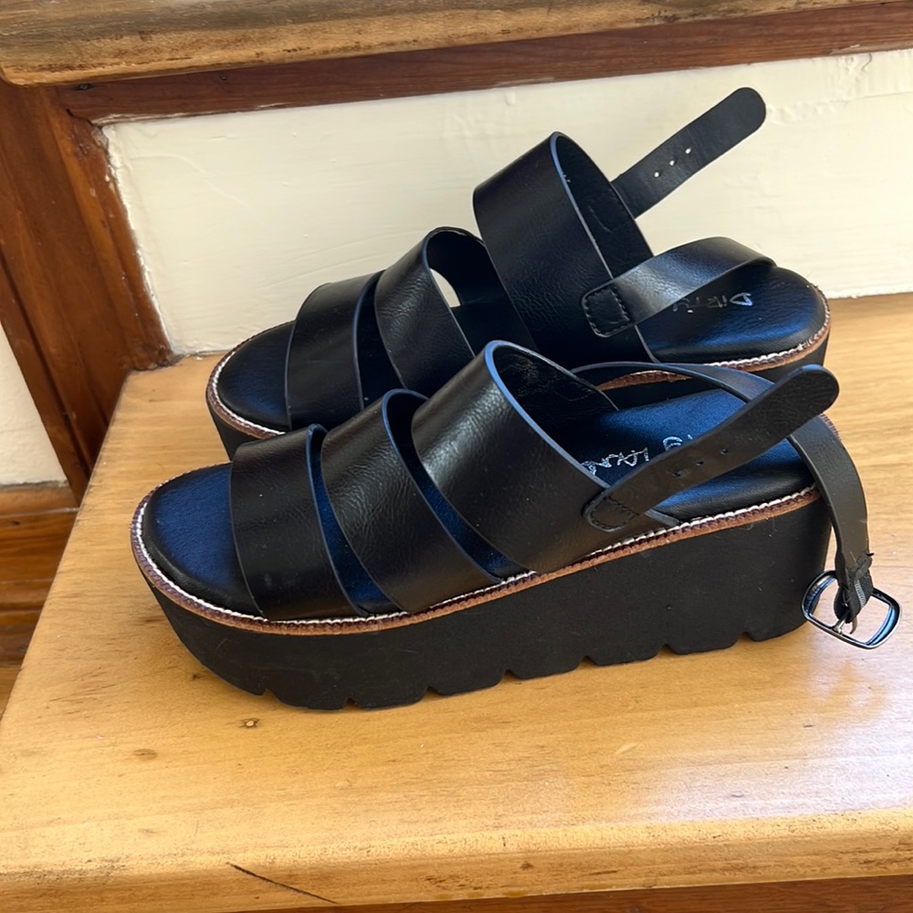 Platform black sandals